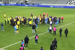 Άσχημες εικόνες στο φινάλε/Κόκκινες σε Ντε Λούκας και Πέρετζ