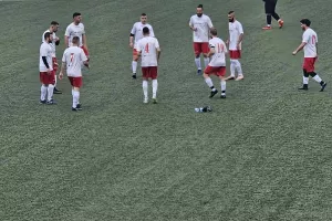 Εξάρα και σταθερά στην κορυφή!