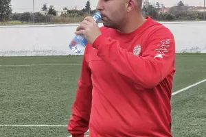Εξάρα και σταθερά στην κορυφή!