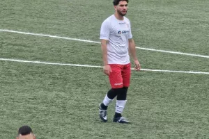 Εξάρα και σταθερά στην κορυφή!