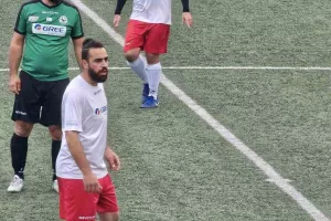 Εξάρα και σταθερά στην κορυφή!