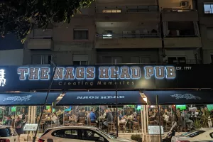 Έγινε χαμός στην Nags Head Pub