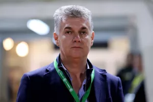 Πέρασε... στις πράξεις/Παπασταύρου