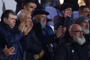 Ο Κίκης με τους δικούς του!
