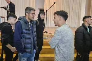 ΑΕΛ: Επίσκεψη στο Λύκειο Αποστόλου Λουκά για την εξάλειψη ρατσισμού (φώτος)