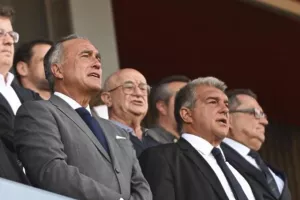 Έξαλλος ο Λαπόρτα για την ισοπαλία της Μπαρτσελόνα με την Γρανάδα-Την... πλήρωσε ο μπουφές στα επίσημα!
