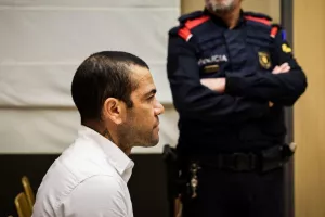 Η πρώτη φωτογραφία του Ντάνι Άλβες στο εδώλιο του κατηγορουμένου