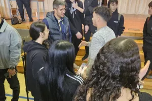 ΑΕΛ: Επίσκεψη στο Λύκειο Αποστόλου Λουκά για την εξάλειψη ρατσισμού (φώτος)