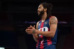 Βαριά καμπάνα σε Πιέρια Χένρι: Τιμωρήθηκε μέχρι το 2027!