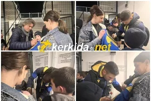 Μια φανέλα… όλο υπογραφές! 