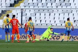 ΑΠΟΕΛ-Καρμιώτισσα: Ξέσπασε στο Β’ ημίχρονο και κράτησε το +4