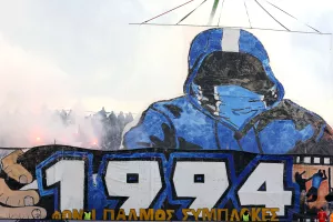 (ΒΙΝΤΕΟ kerkida) Κορεό και "καυτή" είσοδος από τους "Μαχητές"
