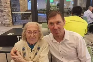  48χρονος ερωτεύτηκε γιαγιά 103 ετών που είναι η χήρα... του παππού του!