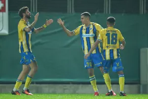 Δόξα-ΑΠΟΕΛ: Πήρε την... ουσία και την πρωτιά (Φώτος)