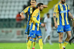Δόξα-ΑΠΟΕΛ: Πήρε την... ουσία και την πρωτιά (Φώτος)