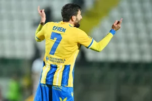 Δόξα-ΑΠΟΕΛ: Πήρε την... ουσία και την πρωτιά (Φώτος)