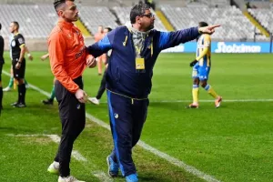 ΑΠΟΕΛ-Άρης: Ο Ντονγκαλά έβαψε την κορυφή γαλαζοκίτρινη! (Φώτος)