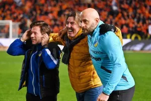 ΑΠΟΕΛ-Άρης: Ο Ντονγκαλά έβαψε την κορυφή γαλαζοκίτρινη! (Φώτος)