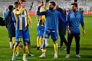 (ΒΙΝΤΕΟ Kerkida) Σα Πίντο... σαν Κλοπ και ΟΛΟΙ μαζί "Για σένα έχω χάσει το μυαλό" 