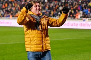 ΑΠΟΕΛ-Άρης: Ο Ντονγκαλά έβαψε την κορυφή γαλαζοκίτρινη! (Φώτος)