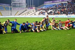 ΑΠΟΕΛ-Άρης: Ο Ντονγκαλά έβαψε την κορυφή γαλαζοκίτρινη! (Φώτος)
