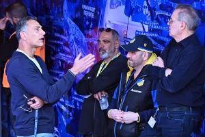 Προεδρικό πηγαδάκι! (Φώτος)
