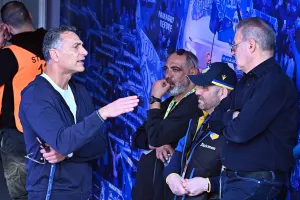 Προεδρικό πηγαδάκι! (Φώτος)