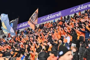 ΑΠΟΕΛ - ΑΕΚ: Ματσάρα με τέσσερα γκολ, έντονες συγκινήσεις και "Χ"ωρίς νικητή (Φώτος)