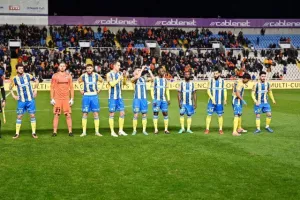 ΑΠΟΕΛ - ΑΕΚ: Ματσάρα με τέσσερα γκολ, έντονες συγκινήσεις και "Χ"ωρίς νικητή (Φώτος)