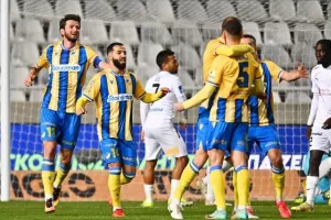 ΑΠΟΕΛ - ΑΕΚ: Ματσάρα με τέσσερα γκολ, έντονες συγκινήσεις και "Χ"ωρίς νικητή (Φώτος)