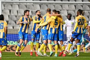 ΑΠΟΕΛ - ΑΕΚ: Ματσάρα με τέσσερα γκολ, έντονες συγκινήσεις και "Χ"ωρίς νικητή (Φώτος)