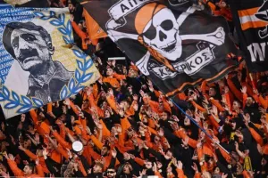 ΑΠΟΕΛ - ΑΕΚ: Ματσάρα με τέσσερα γκολ, έντονες συγκινήσεις και "Χ"ωρίς νικητή (Φώτος)