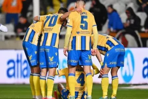 ΑΠΟΕΛ - ΑΕΚ: Ματσάρα με τέσσερα γκολ, έντονες συγκινήσεις και "Χ"ωρίς νικητή (Φώτος)