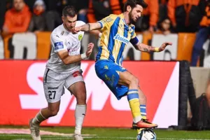 ΑΠΟΕΛ - ΑΕΚ: Ματσάρα με τέσσερα γκολ, έντονες συγκινήσεις και "Χ"ωρίς νικητή (Φώτος)