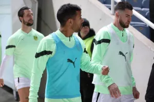 ΑΠΟΕΛ - ΑΕΚ: Ματσάρα με τέσσερα γκολ, έντονες συγκινήσεις και "Χ"ωρίς νικητή (Φώτος)