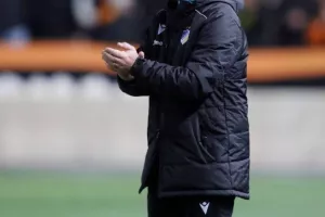 ΑΠΟΕΛ - ΑΕΚ: Ματσάρα με τέσσερα γκολ, έντονες συγκινήσεις και "Χ"ωρίς νικητή (Φώτος)