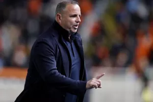 ΑΠΟΕΛ - ΑΕΚ: Ματσάρα με τέσσερα γκολ, έντονες συγκινήσεις και "Χ"ωρίς νικητή (Φώτος)
