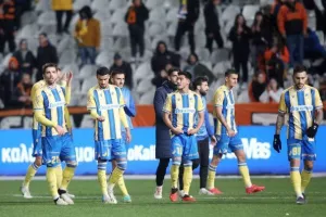 ΑΠΟΕΛ - ΑΕΚ: Ματσάρα με τέσσερα γκολ, έντονες συγκινήσεις και "Χ"ωρίς νικητή (Φώτος)