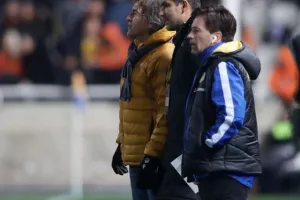 ΑΠΟΕΛ-Άρης: Ο Ντονγκαλά έβαψε την κορυφή γαλαζοκίτρινη! (Φώτος)