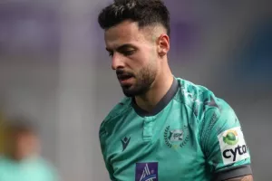 Ομόνοια-Οθέλλος: Ο Μπέζους... είχε τη λύση στο ΓΣΠ! (Φώτος)