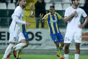 Δόξα-ΑΠΟΕΛ: Πήρε την... ουσία και την πρωτιά (Φώτος)