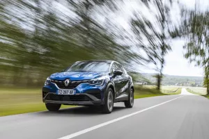 Ετοιμοπαράδοτα Renault Captur και Arkana από τον Όμιλο Πηλακούτα