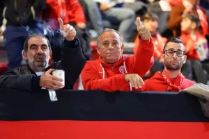 (Φωτορεπορτάζ) Ο κόσμος της Νέας Σαλαμίνας στο "Αμμόχωστος"