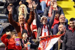 Νέα Σαλαμίνα - Πάφος: Παφίτικη... ραψωδία (Φώτος)