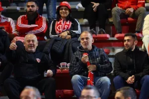 (Φωτορεπορτάζ) Ο κόσμος της Νέας Σαλαμίνας στο "Αμμόχωστος"