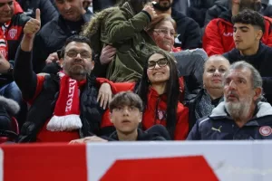 (Φωτορεπορτάζ) Ο κόσμος της Νέας Σαλαμίνας στο "Αμμόχωστος"