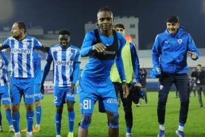 Ανόρθωση - Απόλλων: Μεγάλη νίκη με 10 παίκτες και... κλείδωσε εξάδα (Φώτος)
