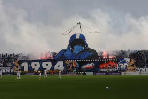 (ΒΙΝΤΕΟ kerkida) Κορεό και "καυτή" είσοδος από τους "Μαχητές"