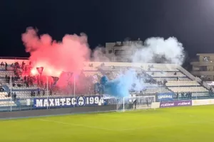 (ΒΙΝΤΕΟ Kerkida) Τα αδέλφια αντάμωσαν στο ΠΑΠ: Ανταλλαγή αναμνηστικών, πανό και... πέταλο!