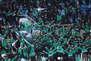 Αποθεώνει τον κόσμο της! 